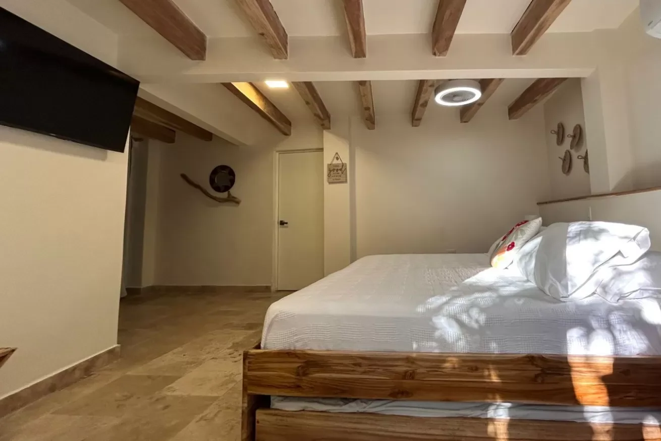 #23 King Triple Room with Balcony