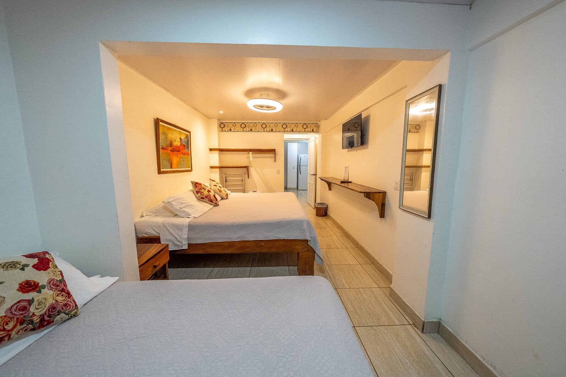 #8 Poolside King Room with Shared Kitchen 2
