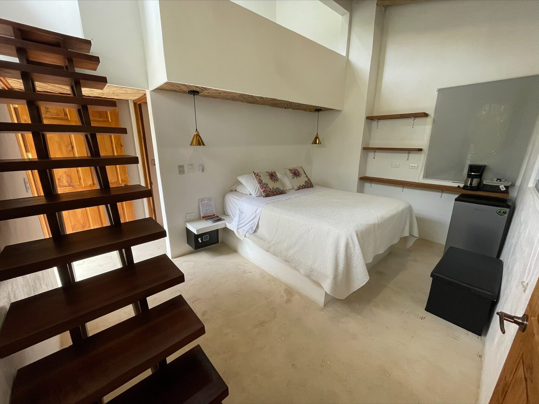 Loft Room with Balcony thumbnail 3