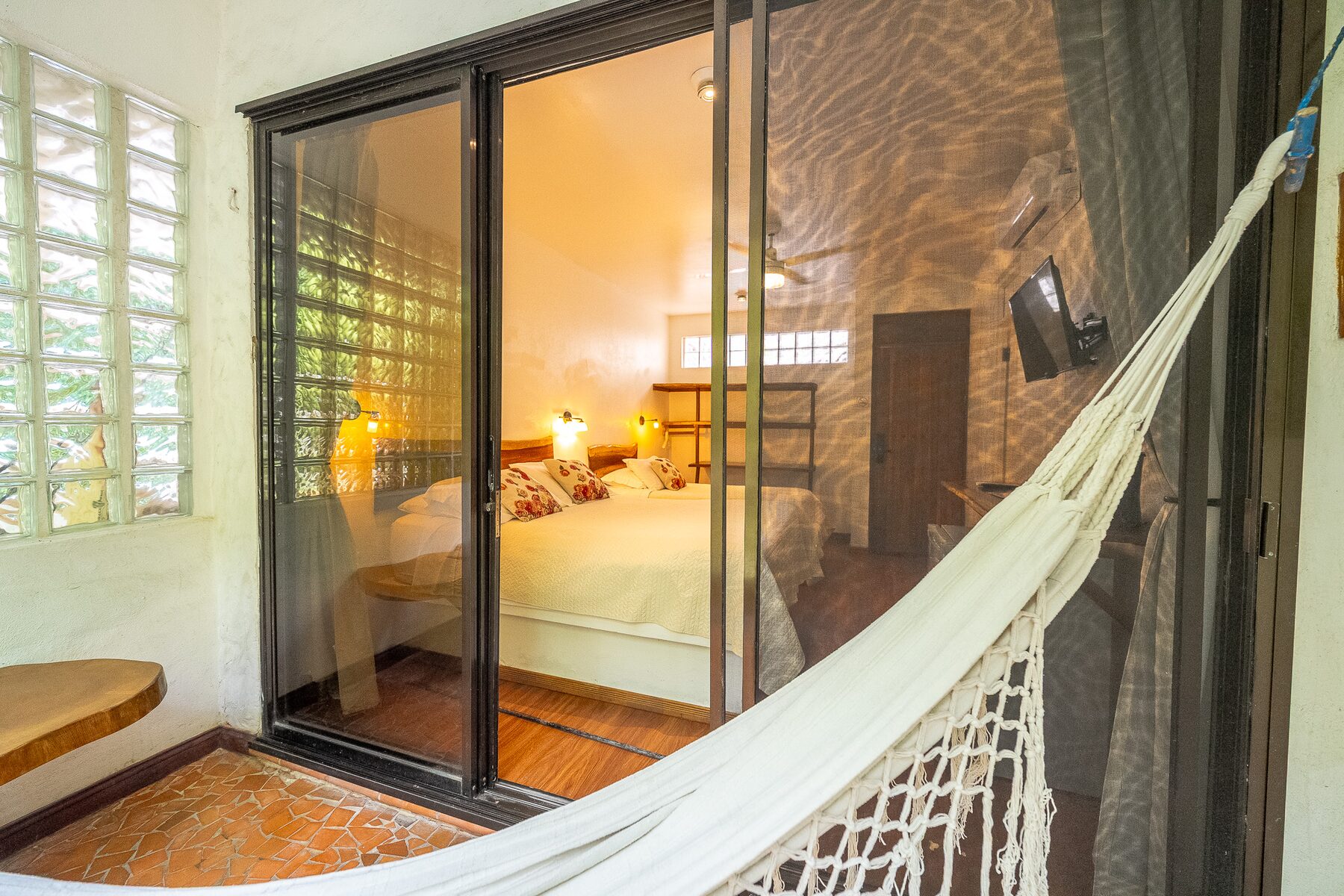 Queen Garden Terrace Room thumbnail 4