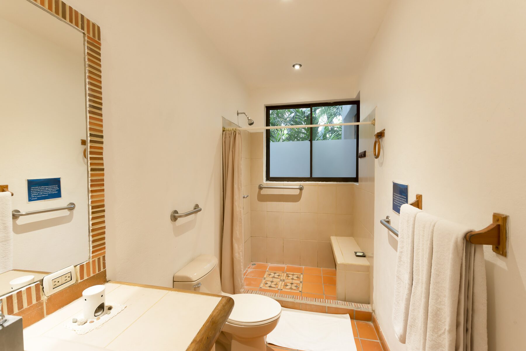 Queen Garden Terrace Room thumbnail 5