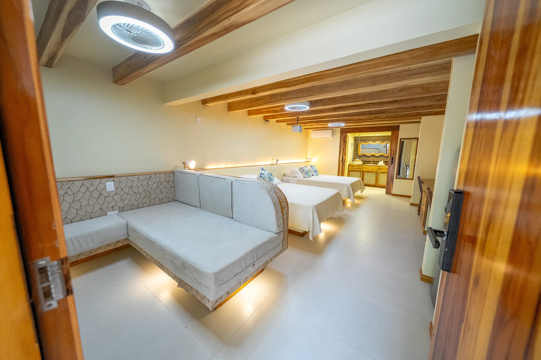 Garden Family Suite with Kitchen & Projector thumbnail 7
