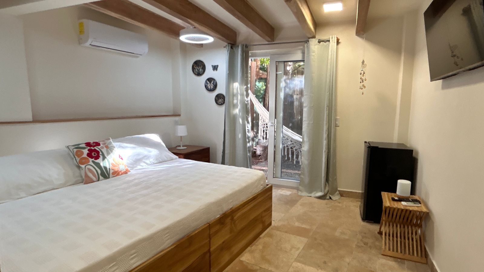 King Triple Room with Balcony thumbnail 4