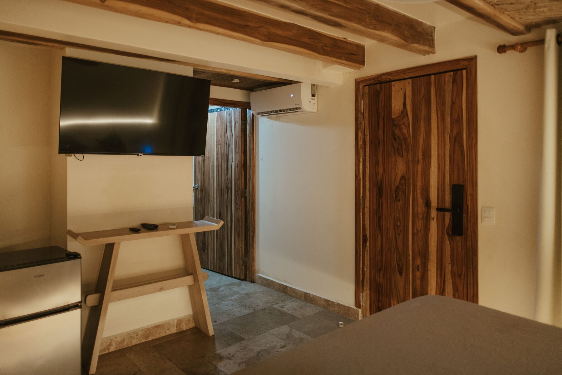 Premium King Terrace Room thumbnail 3