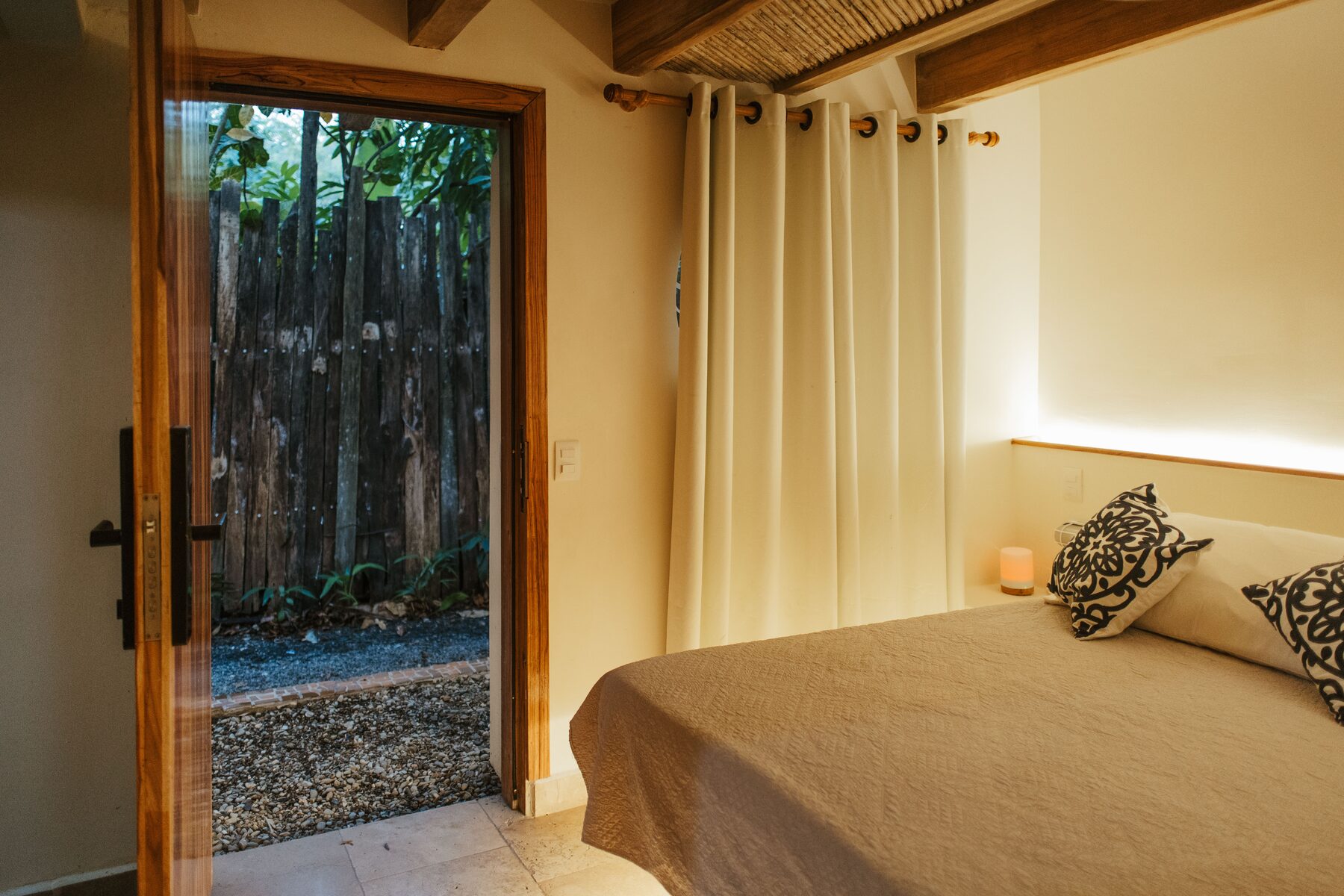 Premium King Terrace Room thumbnail 4