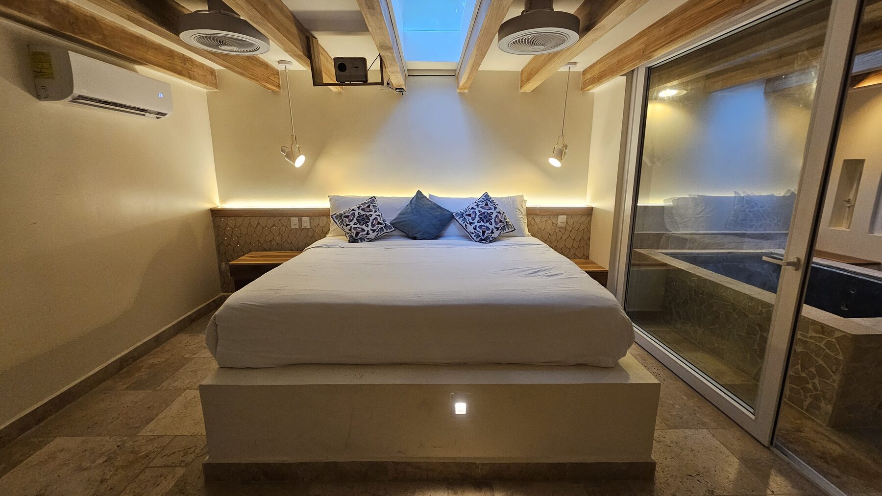 Premium Cinema Suite with Kitchen thumbnail 4