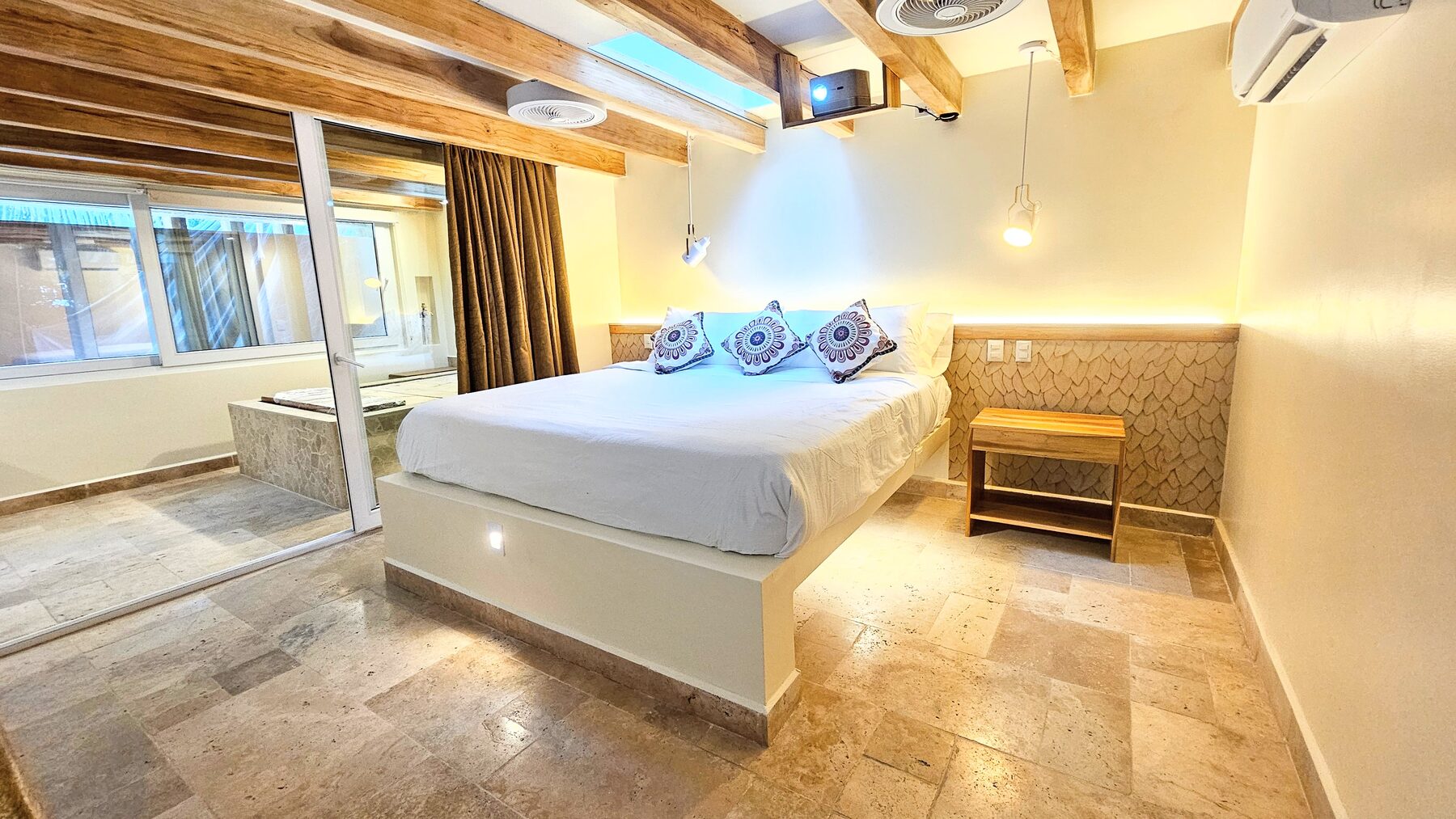 Premium Cinema Suite with Kitchen thumbnail 7