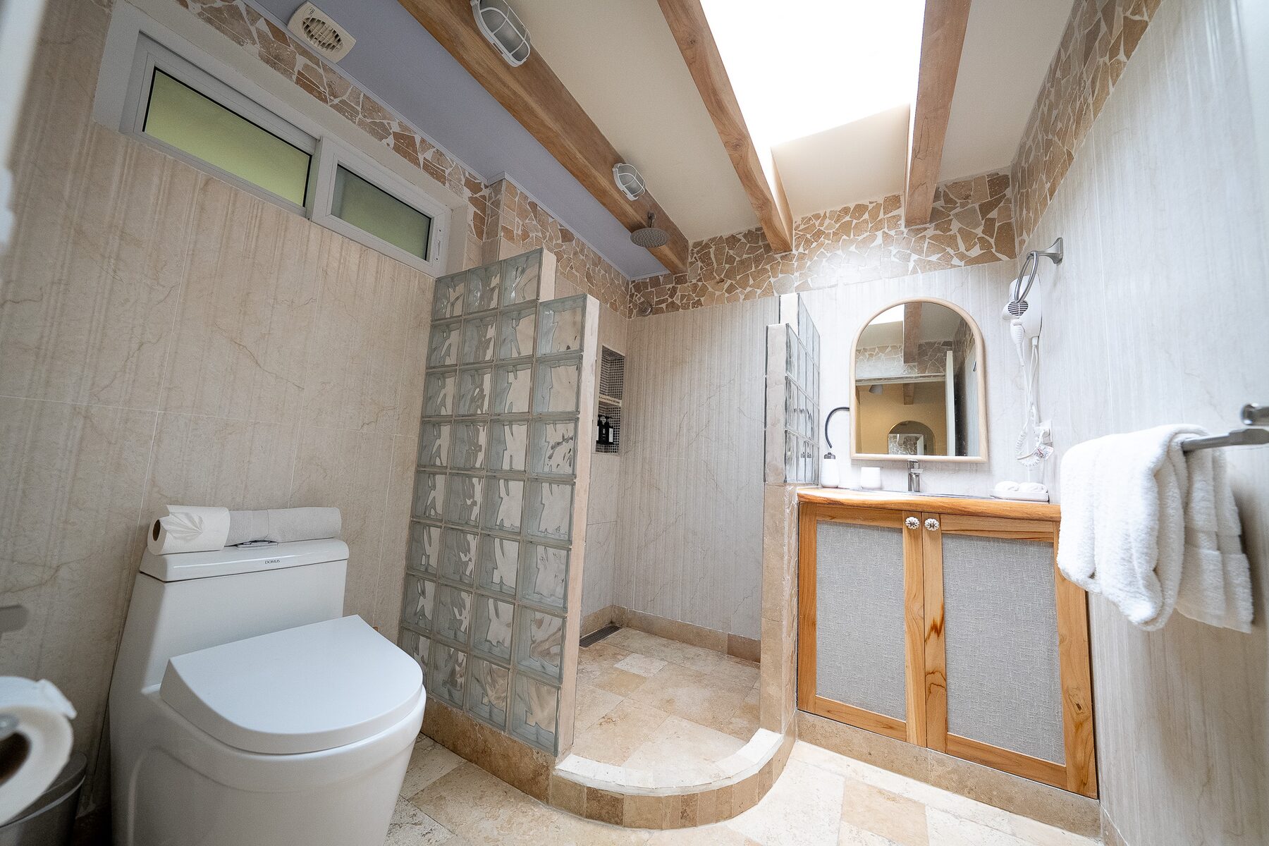 Premium Family Suite with Kitchen & Projector thumbnail 6