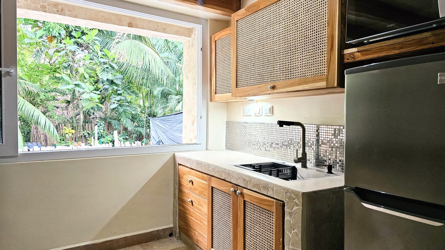 Premium Family Suite with Kitchen & Projector thumbnail 8