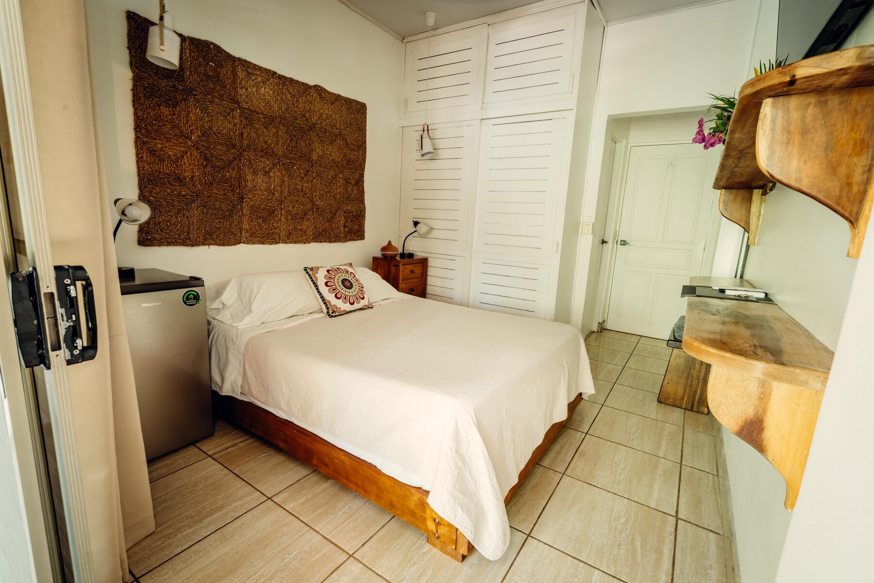 Queen Balcony Room with Hammock thumbnail 3